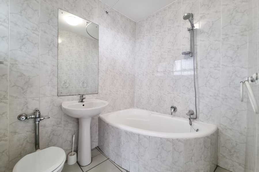 2 Bedroom Property for Sale in Sea Point Western Cape